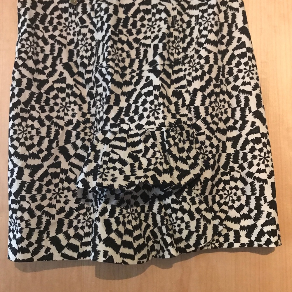 Geometric Patterned Ruffled Back Skirt - image 4